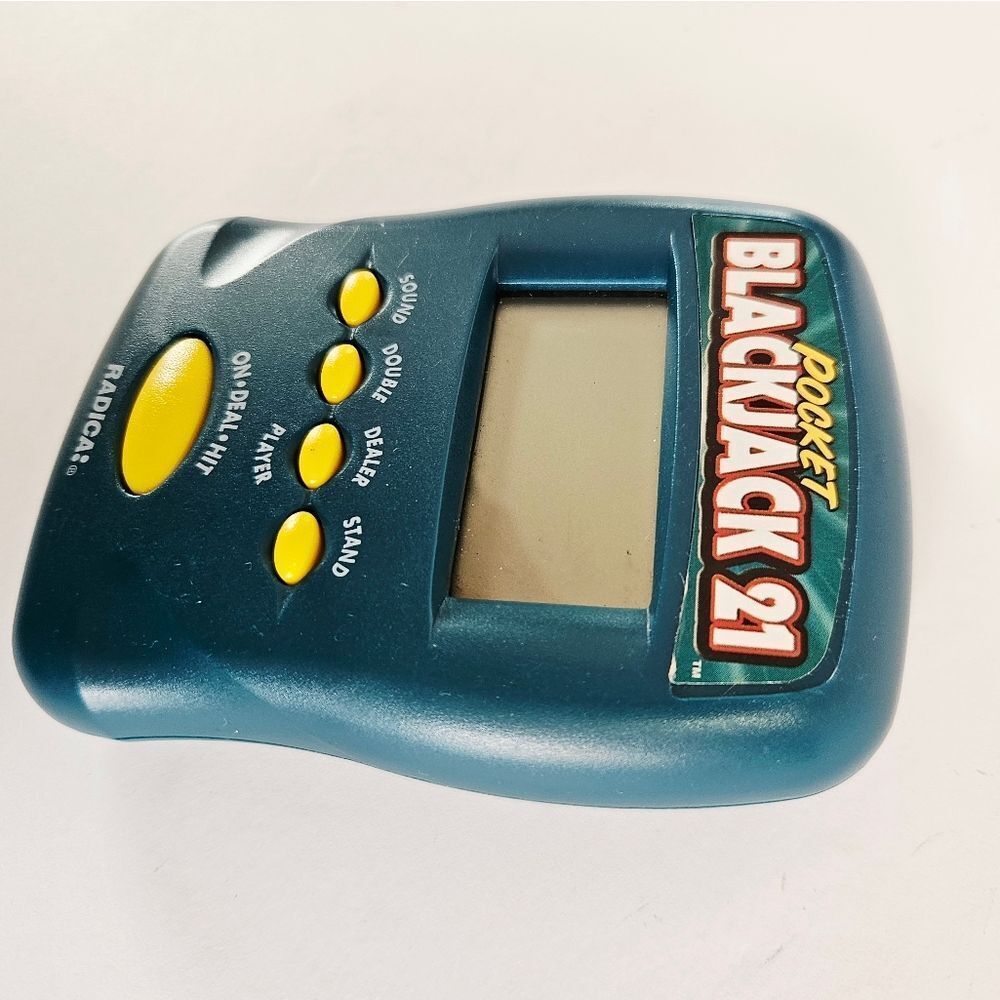 Radica Pocket Blackjack 21 Electronic Handheld Travel Card Game (1997 Edition) - Picture 3 of 4